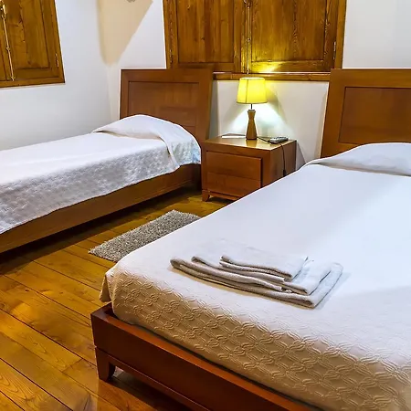 Carvalho Hostel *